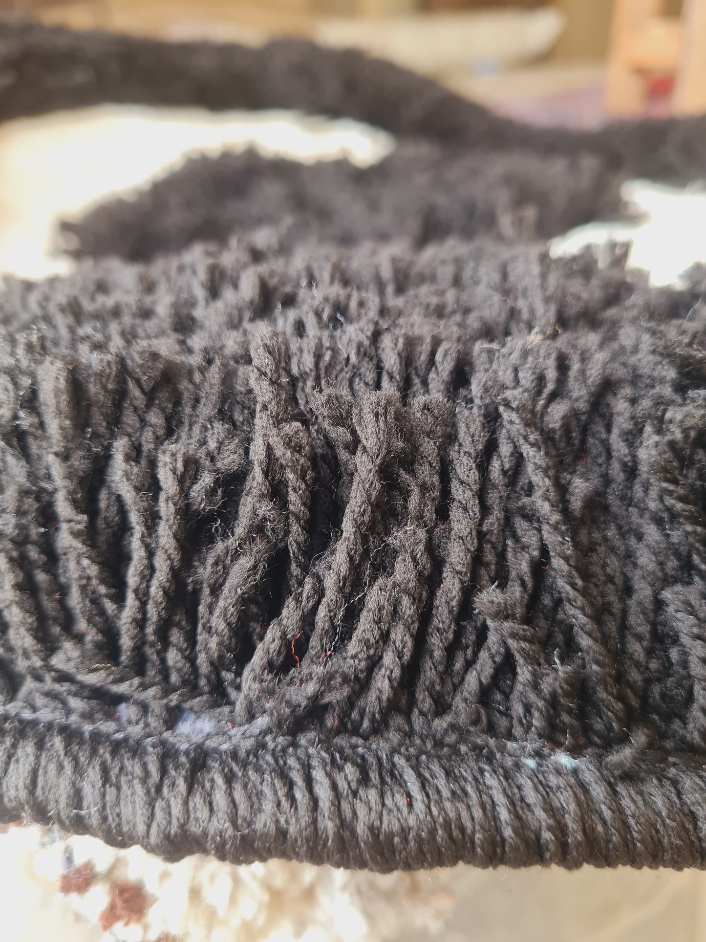 Long pile Round Carpet-Black & White