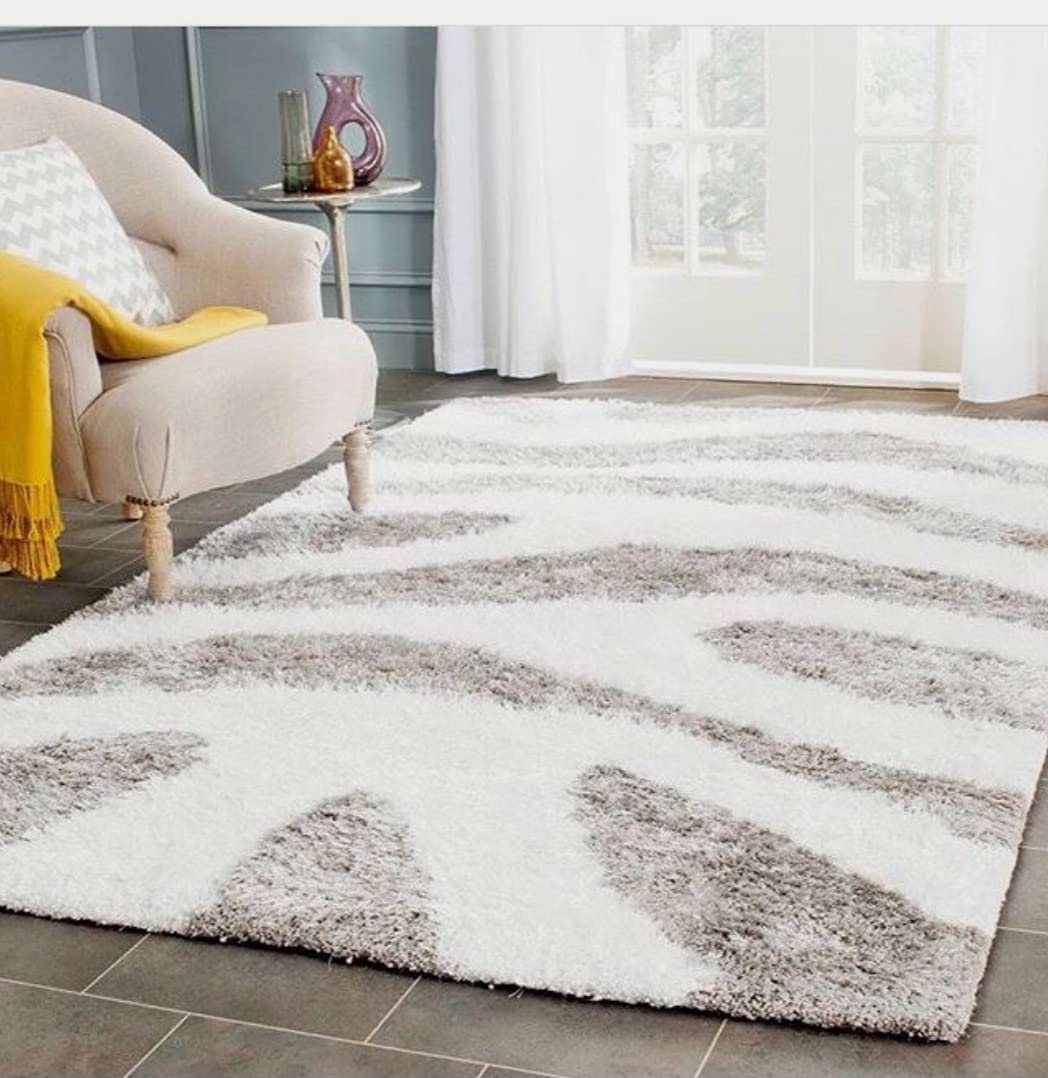 Kashyapa Rugs Collection- Micro Moroccan Lattice Carpet In Grey And Ivory.